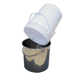 Držák na vylévání kýblů.