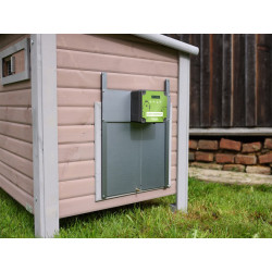 komplet automatickeho otevirani a zavirani kurniku kerbl 70592 easy protect 44x43 r 6