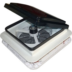Střešní okno s ventilátorem a osvětlením pro karavany