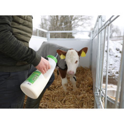 krmna lahev pro telata s dudlikem kerbl 14671 milky feeder 2 5l 3