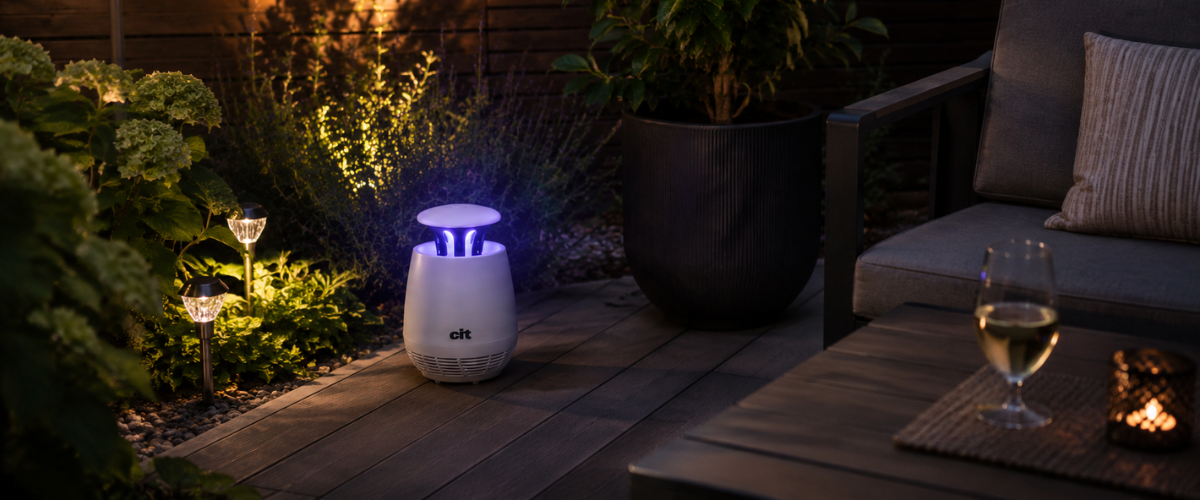 domaci-elektricky-lapac-hmyzu-kerbl-299947-s-uv-led-lampou-s-ventilatorem-40-m2-bily-1-ilustrace-nahled